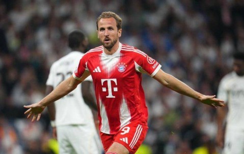 欧冠一场2-1！德甲霸主攻破伯纳乌，拜仁占先机，皇马没有退路