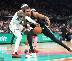 文班亚马17+11卡斯尔20分 马刺擒太阳7连胜