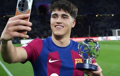 巴萨欧冠回家了，3年3次上半场染红，老将怒斥巴萨3大战犯